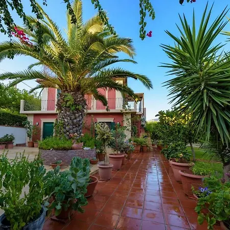 N A P L House Dom wakacyjny *