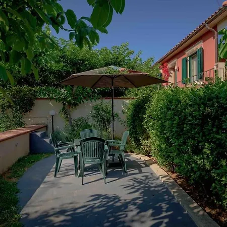 N A P L House Dom wakacyjny *