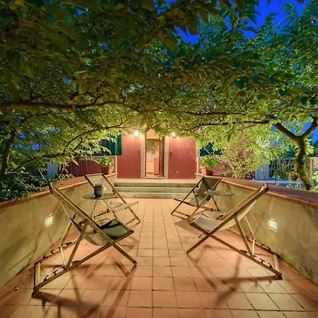 Dom wakacyjny N A P L House *