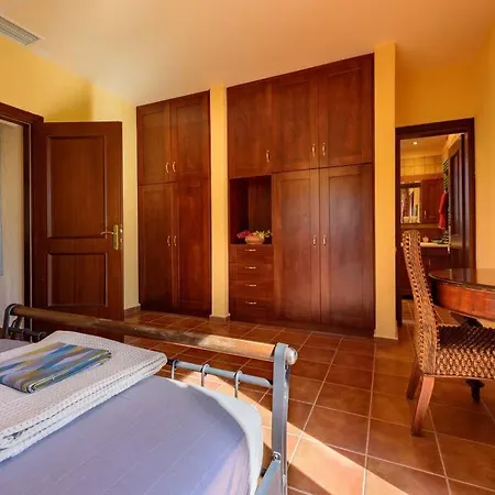 Hébergement de vacances N A P L House *