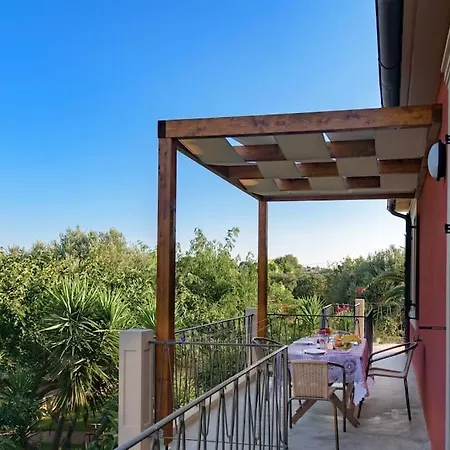 N A P L House * Keramiaí